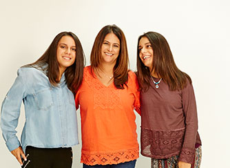 Photo of a mom and twins smiling. Link to Life Stage Gift Planner Under Age 45 Situations.